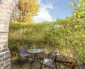 Wulfstan House Stays - Quiet, Neat, Comfy - 2 min to Central line near to Westfield